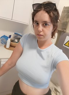 Elena - escort in Kuwait Photo 1 of 3