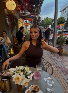 Elena - escort in Tirana Photo 20 of 22