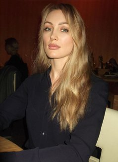 Elena - escort in Kolkata Photo 1 of 3