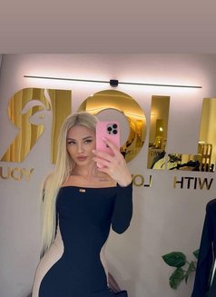 Elena - escort in Dubai Photo 3 of 7