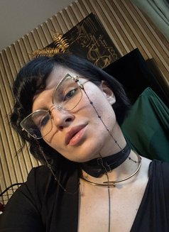 Elena - escort in Hong Kong Photo 4 of 9