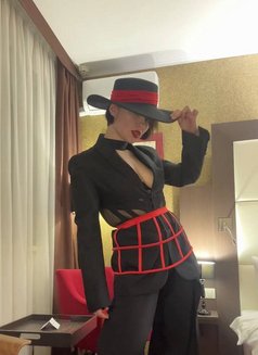 Elena - escort in Hong Kong Photo 5 of 9