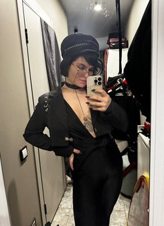 Elena - escort in Hong Kong Photo 6 of 9