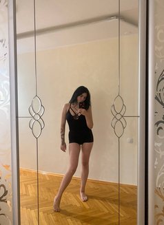 Elena - escort in Hong Kong Photo 4 of 15