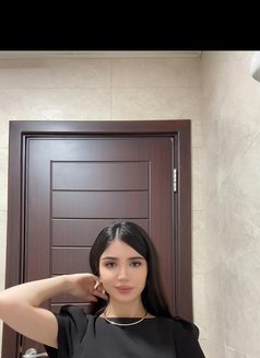 Elena Russian lady - escort in Muscat Photo 2 of 9