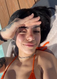 Elena - escort in Frankfurt Photo 4 of 4