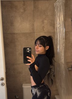 Elena - escort in Paris Photo 1 of 4