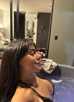 Elena - escort in Paris Photo 4 of 4