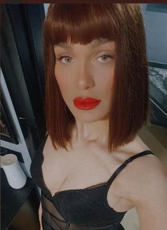 Elena - escort in Madrid Photo 3 of 6