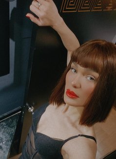 Elena - escort in Madrid Photo 6 of 6