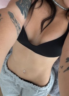 Elena - puta in Sofia Photo 4 of 4