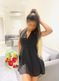 Elena - escort in Colombo Photo 4 of 13