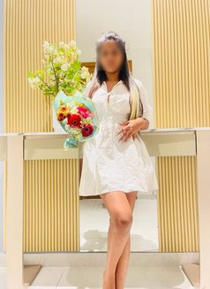 Elena - escort in Colombo Photo 7 of 13