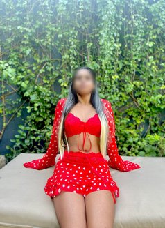 Elena - escort in Colombo Photo 17 of 20