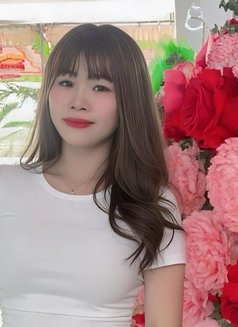 Elena - puta in Dubai Photo 2 of 4
