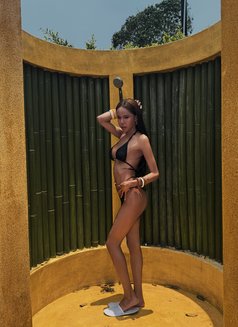 ElENA - Transsexual escort in Jeddah Photo 7 of 8