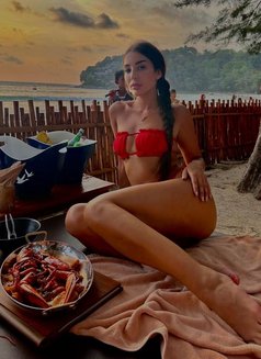 Elvira - puta in İstanbul Photo 4 of 13