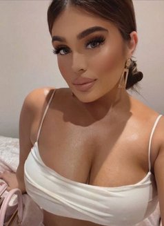 Elena - escort in Jeddah Photo 1 of 5
