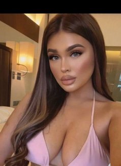 Elena - escort in Jeddah Photo 2 of 5