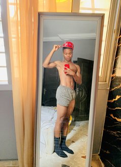 Eli Cherry - Male companion in Abidjan Photo 3 of 10