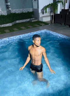 Eli Cherry - Male companion in Abidjan Photo 4 of 10