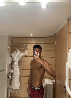 Eli Cherry - Male companion in Abidjan Photo 8 of 10