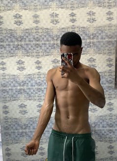 Eli Cherry - Male companion in Abidjan Photo 9 of 10