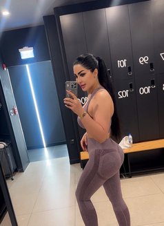 Elia - puta in Dubai Photo 1 of 4