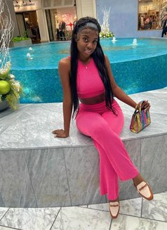 Eliana - puta in Abu Dhabi Photo 1 of 1