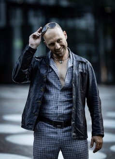 Elias - Male escort in Berlin Photo 12 of 16