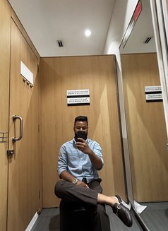Orthour :Confident and professional - Male escort in Kolkata Photo 1 of 6