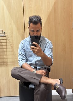 Orthour :Confident and professional - Male escort in Kolkata Photo 4 of 6