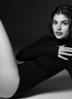 Elif - escort in Dubai Photo 8 of 14