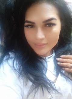 Elif - escort in Al Manama Photo 2 of 4