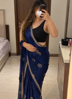 Elina - puta in New Delhi Photo 8 of 11