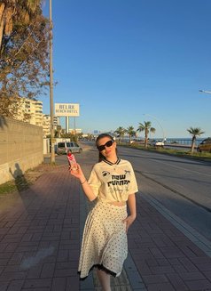 Elina - puta in Dubai Photo 3 of 13