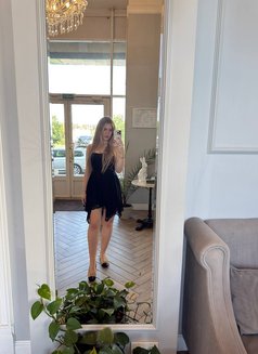 Elina - puta in Dubai Photo 5 of 13