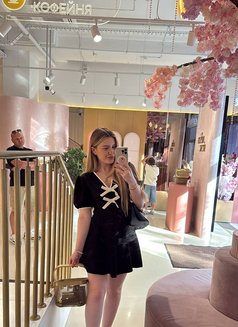 Elina - puta in Dubai Photo 13 of 13