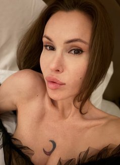 Elina - escort in Guangzhou Photo 1 of 9