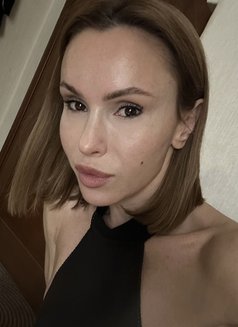 Elina - escort in Guangzhou Photo 4 of 9