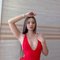 Elisa Incall - puta in Sharjah