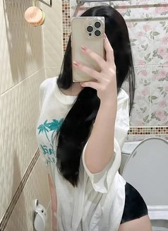 elisa, - puta in Surabaya Photo 2 of 3