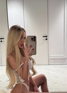 Elisa - escort in Dubai Photo 1 of 12