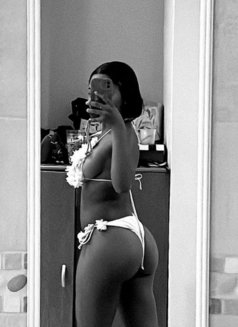 Elisheva in Sarjapur - puta in Bangalore Photo 4 of 5