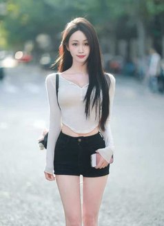 Elissa - escort in Cairo Photo 3 of 4