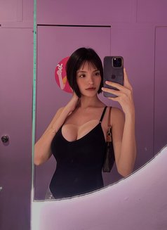 Elisse - escort in Makati City Photo 2 of 8