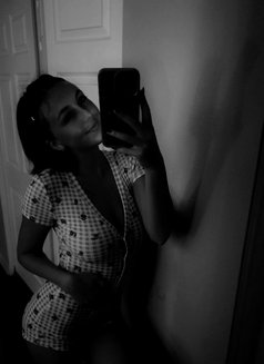 Elisse - puta in Essen Photo 4 of 4