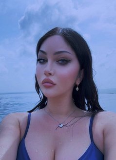 Elita Doci - puta in İstanbul Photo 12 of 13