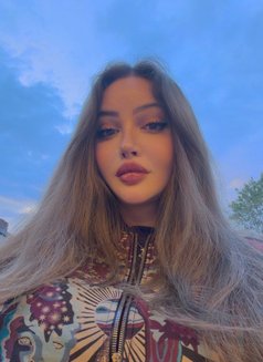 Elita Doci - escort in İstanbul Photo 2 of 5