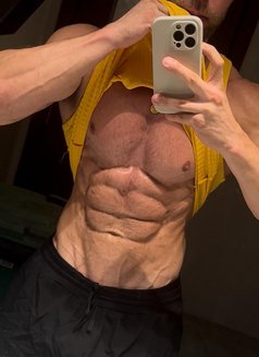 British Masseur | Massage & Sensual - Male escort in Dubai Photo 2 of 5